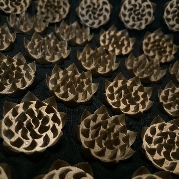 Customer photo: close-up of the Kova mat spikes